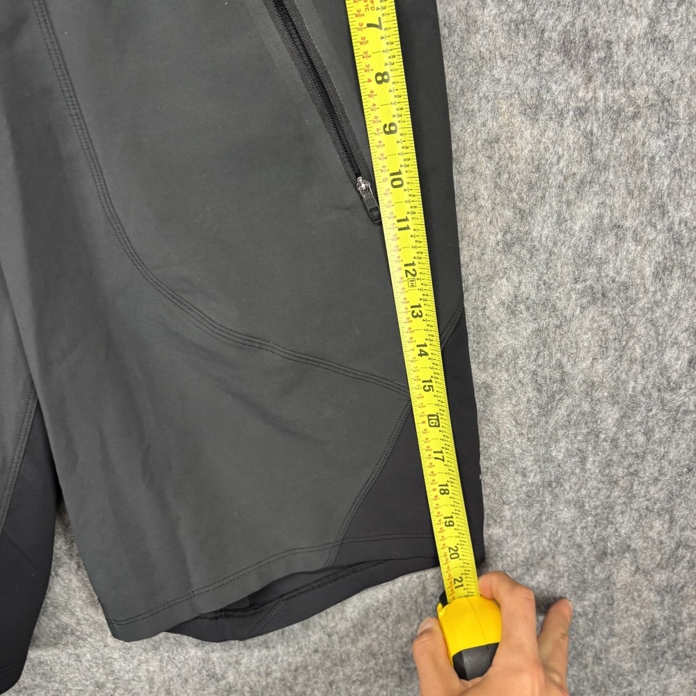 Lululemon Shorts Men's Medium Black Pockets Gym Train Athleisure 9" LM7A39S - Picture 3 of 10